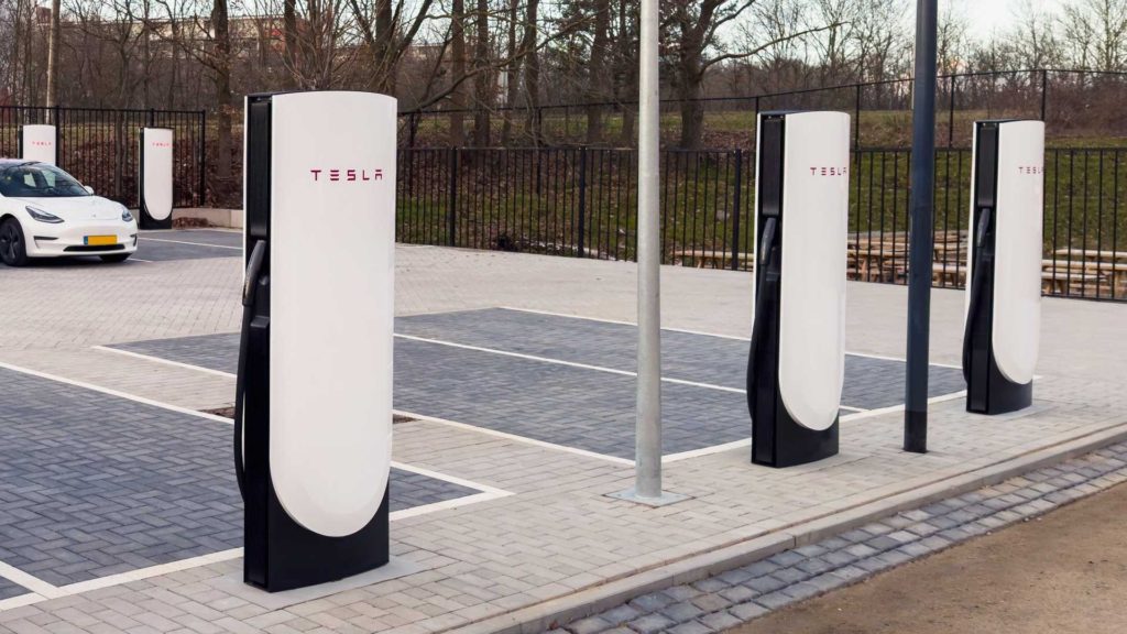 Tesla Supercharger V4 Electric Mobility and sustainability 